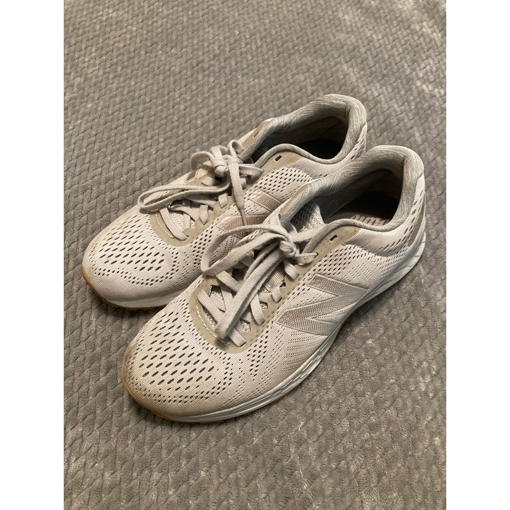 New Balance  Womens Tennis Shoes -Light Grey- Size 9 Women